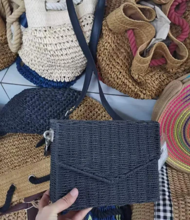Ručně tkaná crossbody taška z papíru Iron Frame
