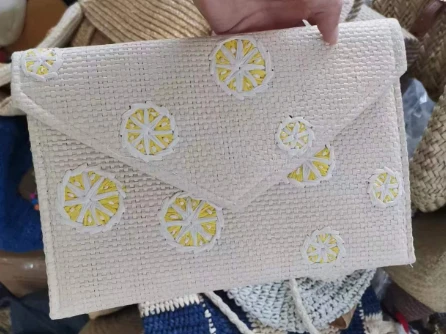 Papírová vyšívací dámská taška se spojkou