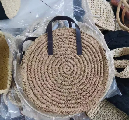 Kulatá malá hnědá dívčí crossbody kabelka
