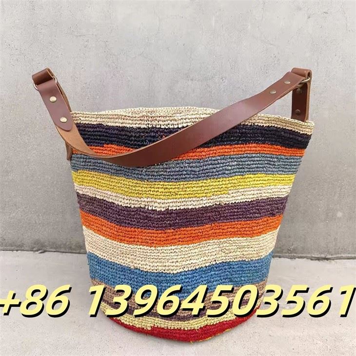 Barevná raffia žena buske