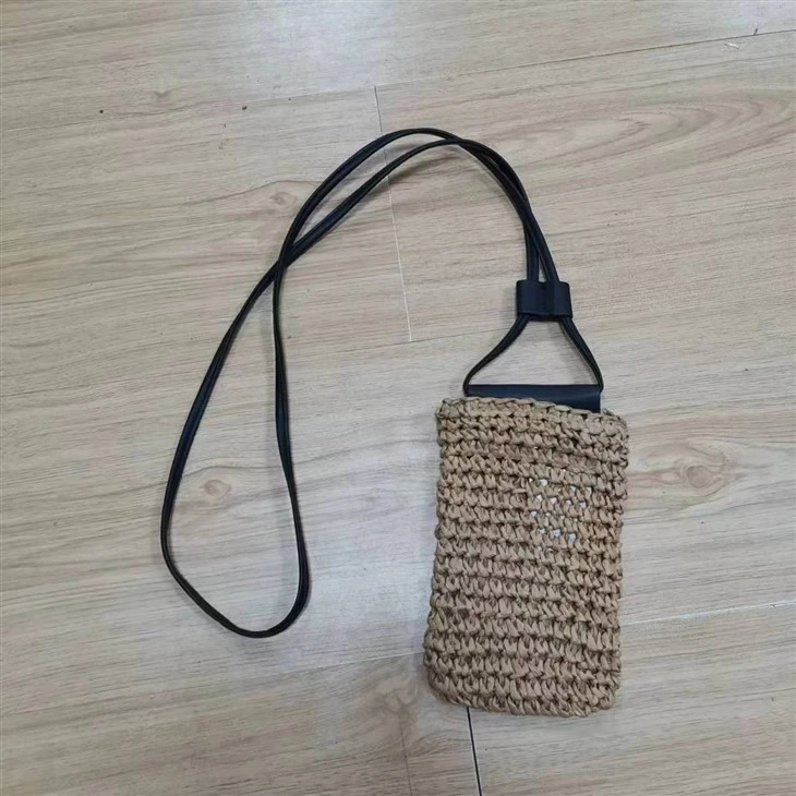 Hnědá Coloe dámská slaměná taška na telefon