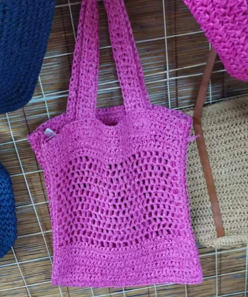 Růžová přizpůsobená háčkovaná papírová taška pro ženy s logem