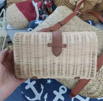 Malá ratanová ručně tkaná večerní taška
