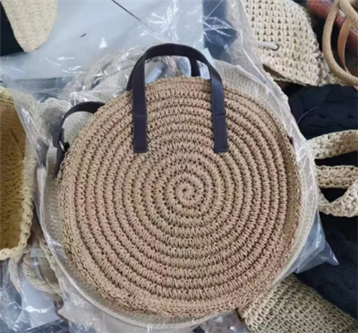 Kulatá malá hnědá dívčí crossbody kabelka