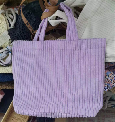 Fialová manšestrová dámská nákupní taška